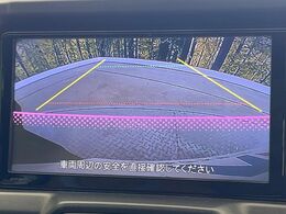【バックカメラ】駐車時に後方がリアルタイム映像で確認できます。大型商業施設や立体駐車場での駐車時や、夜間のバック時に大活躍！運転スキルに関わらず、今や必須となった装備のひとつです！