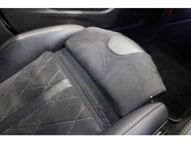 太もも調整機能付きシートで、長時間の運転も疲れにくく、快適な姿勢をキープできます。