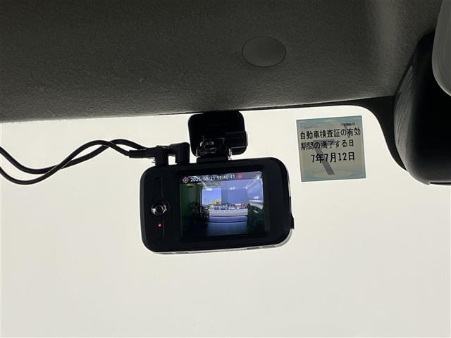 【ドライブレコーダー】映像・音声などの運転中の記録を残します。事故などを起こした起こされた時の証拠になりえますので、もしも時でも安心ですね。
