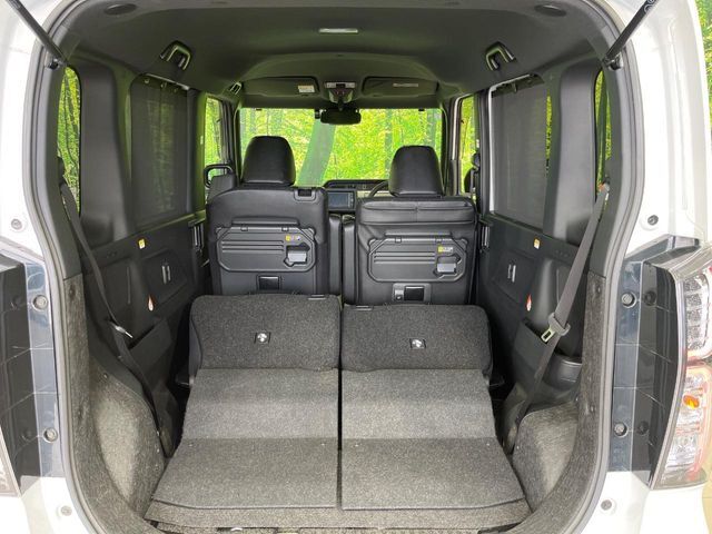 普段のお買い物や通勤、送迎等に十分な荷室スペースを確保しております。セカンドシートを倒すと、大きな荷物の積載も可能です♪