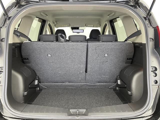【トランク】積み込みやすくて、たっぷり積める荷室です。シートアレンジできるものは、乗車人数と荷物の量や大きさによってシートを動かすことができるので、より快適なドライブが可能です！