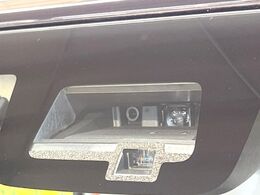 【スズキ　セーフティサポート】走行中に前方の車両等を認識し、衝突しそうな時は警報とブレーキで衝突回避と被害軽減をアシスト。より安全にドライブをお楽しみいただけます。