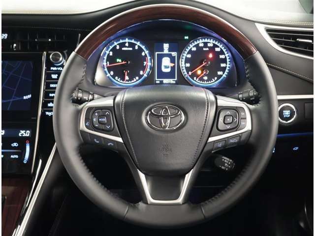 見やすい位置にメーターが配置。いろいろな情報が表示されます。