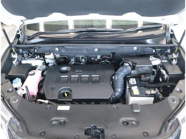 エンジンルームもクリーニング済みです。きれいにしているとトラブルの早期発見が出来ますね！