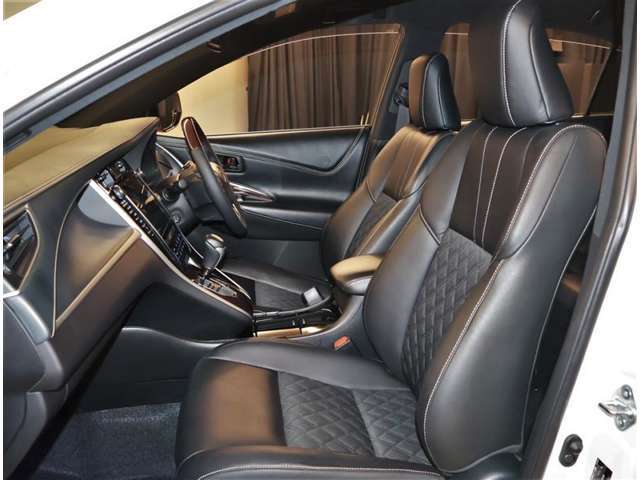 広々とした室内と使いやすい内装、高級セダンのような上質さとゆとりを兼ね備えた、ハリアー☆是非　ご検討下さい。