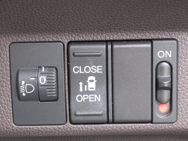 ◆ボタン操作、もしくはドアハンドルを引くだけであとは自動開閉！うれしいやさしい両側パワースライドドア！◆
