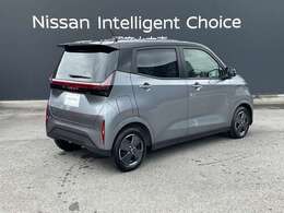 納車前に入念な点検整備をさせていただきます。もちろん全車走行距離無制限のワイド保証付きですので安心してお乗りいただけます。