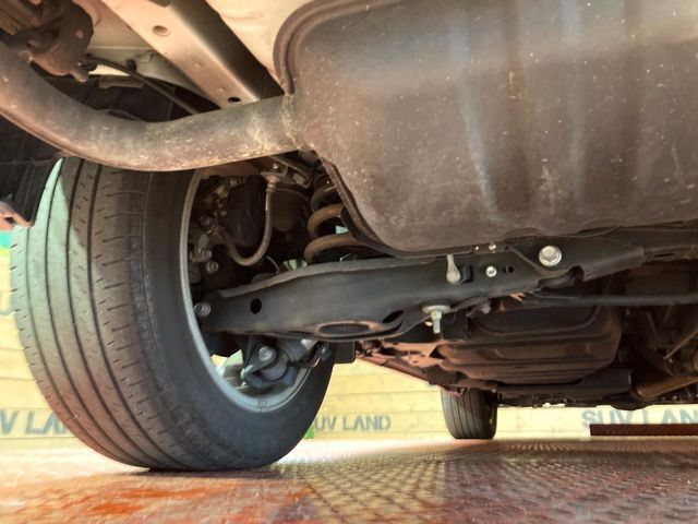 お車を安心してお乗りいただく為には、足回りの定期点検が欠かせません。サービスサポート（有償保証）では無料点検もご提供しており、安心のカーライフをお過ごしいただけるサポート体制が整っています。