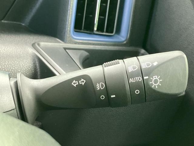 WECARSの展示場では実際に見て、触ってお車をお選びいただけます！知識の豊富な営業スタッフが様々なカーライフをご提案いたします！