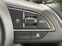 【アダプティブクルーズコントロール】高速道路での長距離走行が楽に！！自動で速度を保つクルーズコントロールが、衝突軽減システムと連携し、前方の車両を感知して車間を保つように速度調節してくれます！！