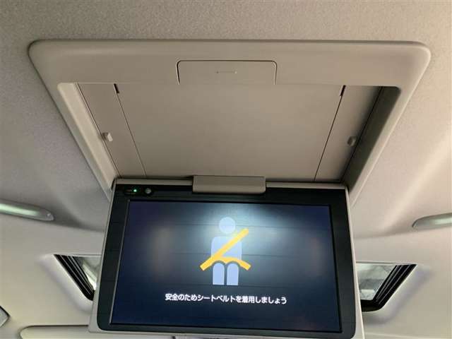 後席モニター付きでロングドライブもお子さまを飽きさせません！