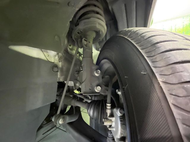 お車を安心してお乗りいただく為には、足回りの定期点検が欠かせません。サービスサポート（有償保証）では無料点検もご提供しており、安心のカーライフをお過ごしいただけるサポート体制が整っています。