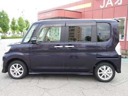 展示場には常時30台以上展示中！お探しの車がきっと見つかりますよ！