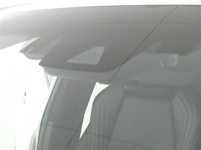 衝突被害軽減ブレーキ搭載。過信せずに運転に集中しましょう。