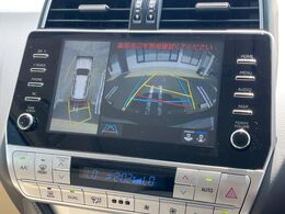 【パノラミックビューモニター】専用のカメラにより、上から見下ろしたような視点で360度クルマの周囲を確認することができます☆死角部分も確認しやすく、狭い場所での切り返しや駐車もスムーズに行えます。