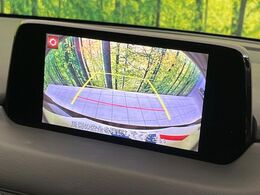 【バックカメラ】駐車時に後方がリアルタイム映像で確認できます。大型商業施設や立体駐車場での駐車時や、夜間のバック時に大活躍！運転スキルに関わらず、今や必須となった装備のひとつです！