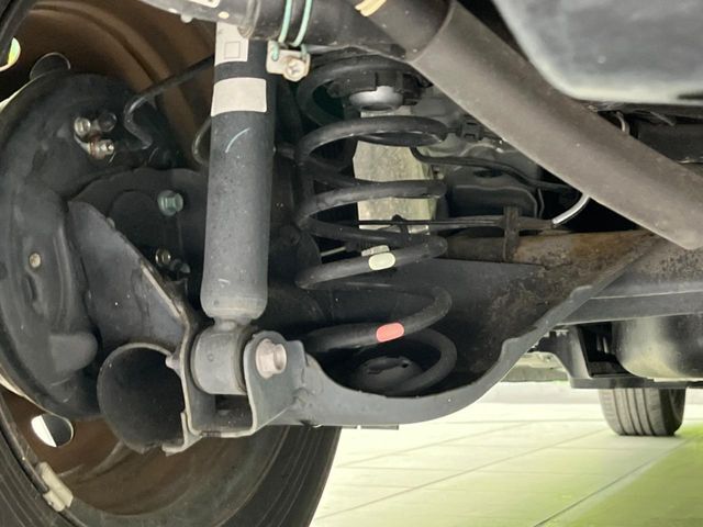 お車を安心してお乗りいただく為には、足回りの定期点検が欠かせません。サービスサポート（有償保証）では無料点検もご提供しており、安心のカーライフをお過ごしいただけるサポート体制が整っています。