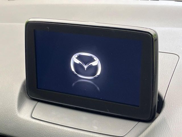 【マツダコネクトナビ】車内の雰囲気にマッチした一体型タイプのナビ。各種車輌設定やBluetooth再生等、様々な機能が楽しめます。直感的なダイヤル操作が可能で、使い勝手も良好です。