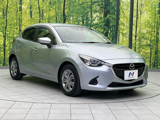 高透明度のガラス皮膜で撥水はもちろん、上質なツヤ・光沢を実現。紫外線や酸性雨から大切な愛車を保護し、色あせ・劣化を防止。「弾スプラッシュコート」、「弾プリミッサコート」からお選びいただけます。