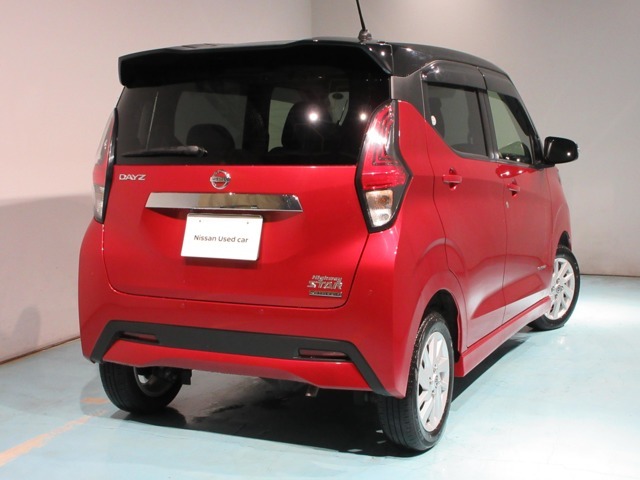 納車前に入念な点検整備をさせていただきます。もちろん全車走行距離無制限のワイド保証付ですので安心してお乗りいただけます。