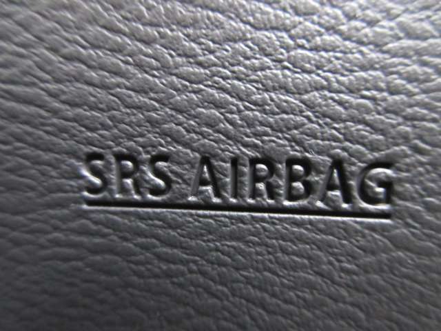 運転席にSRS二-エアバッグを採用　下肢の障害を軽減ことができます