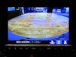 ■バックカメラ付■ガイドラインもついていて車庫入れも楽々です！トランク下部分の死角もカバーしてくれるので運転も安心です♪