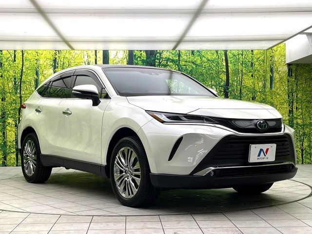 高透明度のガラス皮膜で撥水はもちろん、上質なツヤ・光沢を実現。紫外線や酸性雨から大切な愛車を保護し、色あせ・劣化を防止。「弾スプラッシュコート」、「弾プリミッサコート」からお選びいただけます。