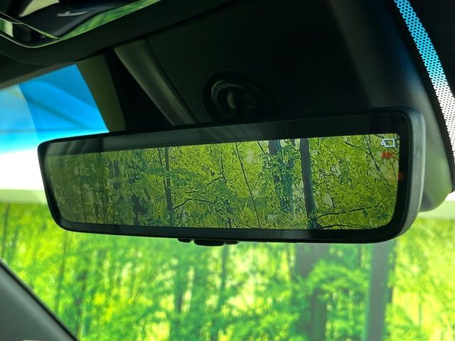 【デジタルインナーミラー】後席の大きな荷物や同乗者で後方が確認しづらい時でも安心！カメラが撮影した車両後方の映像をルームミラー内に表示。クリアな視界で状況の確認が可能です！