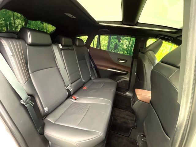 後部座席も気になるようなキズ・汚れやへたり等、大きなダメージはなく、良好な状態です。