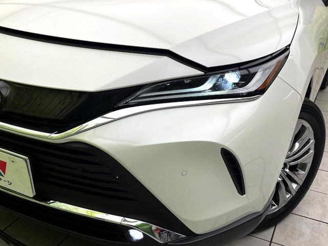 【LEDヘッドライト】悪天候や夜間走行時も良好な視界を確保し安心して運転できる高輝度LEDヘッドライトを装備！点灯速度が早く、消費電力も抑えられています。