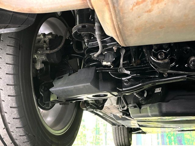 お車を安心してお乗りいただく為には、足回りの定期点検が欠かせません。サービスサポート（有償保証）では無料点検もご提供しており、安心のカーライフをお過ごしいただけるサポート体制が整っています。