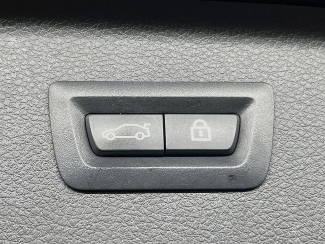●電動リアゲート：ワンタッチでリアゲートの開閉ができ、荷物などで両手が塞がっている状態でも簡単に開閉ができる便利機能です。
