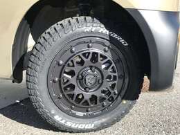 MONSTA　RTHYBRID165/65R14は静粛性の高いブラックタイヤ　ホイールはナイトロパワーM29　STINGER