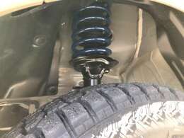 当店にてエスペリア製リフトアップスプリングを装着してリフトアップを行っています！車検にもしっかり対応しています！