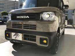 純正オプションの横文字HONDAグリルはアクティブフェイスパッケージ　さらに黄色のフォグライトも設定でアウトドア仕様に仕上げました