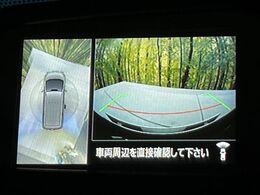 【マルチアラウンドモニター】専用のカメラにより、上から見下ろしたような視点で360度クルマの周囲を確認することができます☆死角部分も確認しやすく、狭い場所での切り返しや駐車もスムーズに行えます。