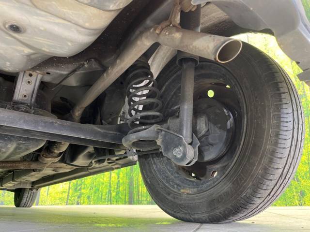 お車を安心してお乗りいただく為には、足回りの定期点検が欠かせません。サービスサポート（有償保証）では無料点検もご提供しており、安心のカーライフをお過ごしいただけるサポート体制が整っています。