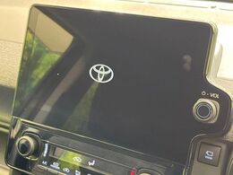 【10.5インチナビ】高級感とインパクトのある大画面ナビを装備。各種オーディオ操作はもちろん、スマホ連携もできる利便性の高いナビです♪