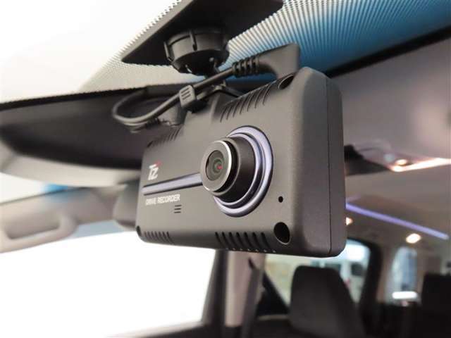 運転中の万が一をしっかり記録　ドライブレコーダー付