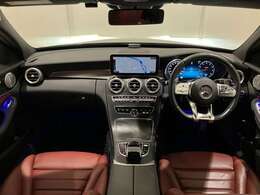 専用のコールセンターに経験豊かなオペレーターが、24時間365日待機。万一の車両トラブルなどが発生した場合、お電話一本で応急処置や車両のけん引、ドライバーや同乗者の方の移動手段手配などサポート。