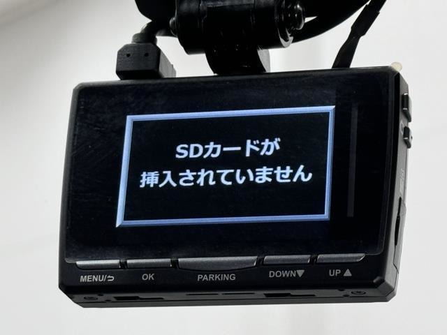 ドライブレコーダー装備してますよ。　思いでの記録や万が一の時の記録にも便利ですね。