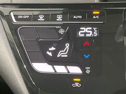 【オートエアコン】一度お好みの温度に設定すれば、車内の温度を検知し風量や温度を自動で調整。暑い…寒い…と何度もスイッチ操作をする必要はありません。快適な車内空間には必須の機能ですね♪