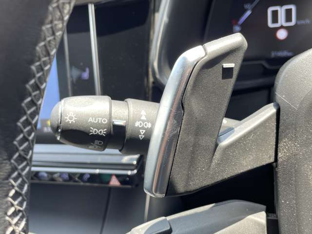 【運転席操作部】『運転席周辺の装備』の画像になります。快適なドライブを楽しむための機能が装備されています！運転席から触れるので使いやすいです！