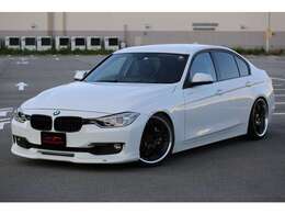 BMW　328i　入庫しました！TEIN車高調　ACシュニッツァーフロントスポイラー　ナビ　TV　バックカメラ　ETC　スマートキー　レザーシート　装備充実です！お気軽にお問い合わせください！