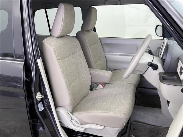 【運転席】座り心地が良いシートなので長時間の運転でも快適にお過ごしいただけます。新品のフロアマットのご注文も可能です。掲載箇所以外にご希望の写真がございましたらお気軽にお問い合わせ下さい。