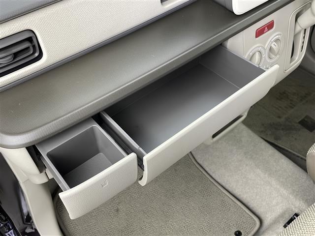 【ドリンクホルダー】長時間のドライブを快適に過ごすために、必須の車内アイテムですね。