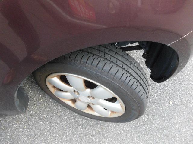タイヤの残り溝を撮影しました☆タイヤの溝もしっかり残っていますので、安心して走行可能です（＾＾）/