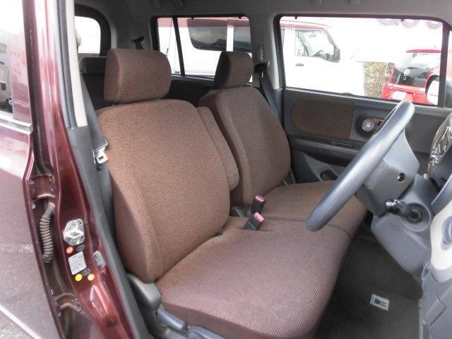 室内を撮影しました♪ご覧の通り足元はスッキリしていますので、乗り降りラクラクです（＾＾）/