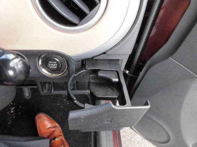 運転席側ドリンクホルダーついています☆