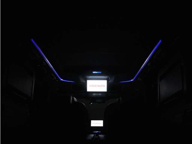 夜間に室内を照らしてくれるルームライトです